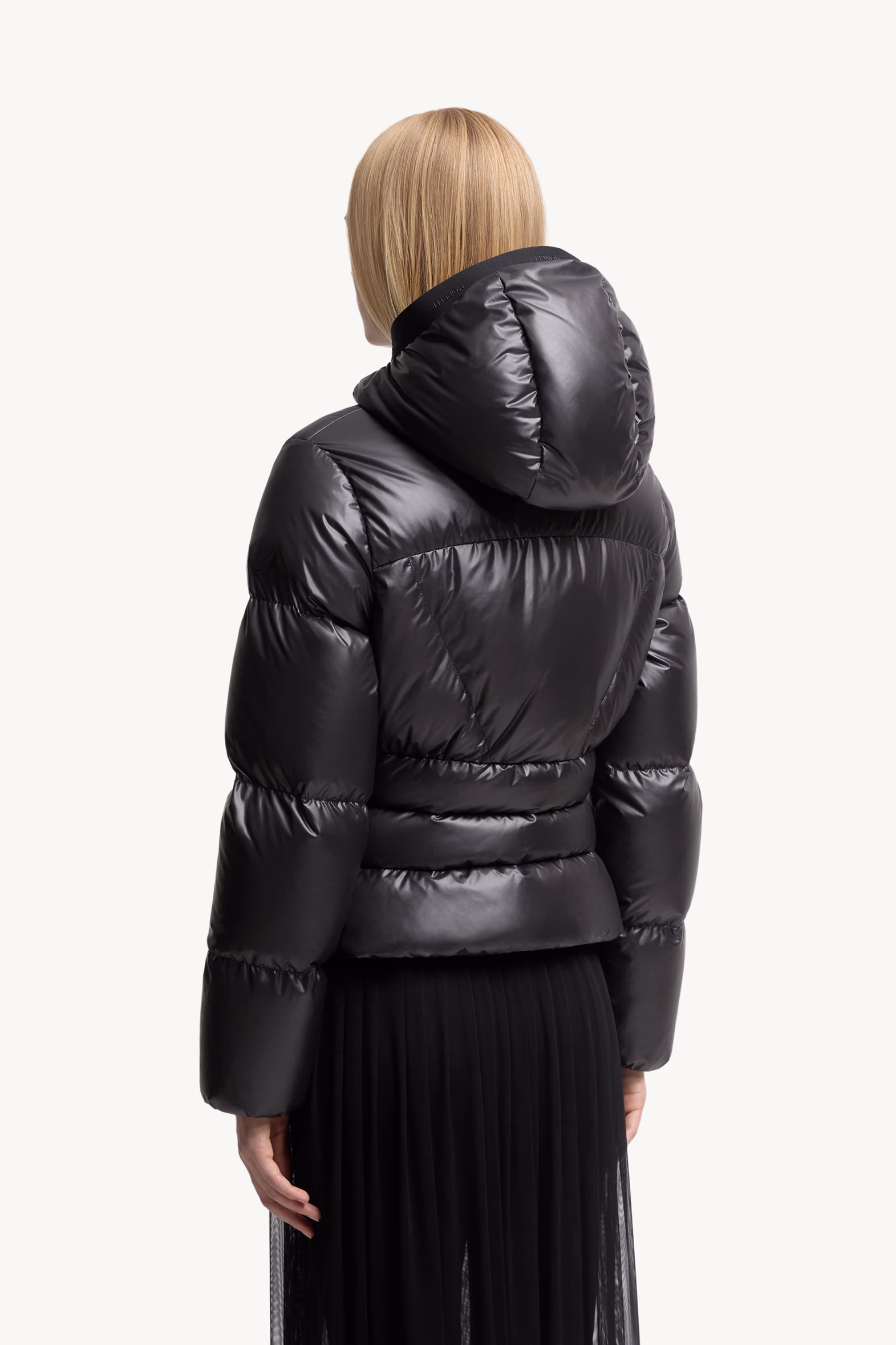 Doudoune courte à capuche et matelassage géométrique Wineck Femmes Noir Moncler 5